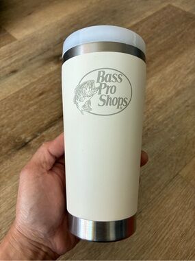 Bass Pro Shops White 20-oz. Tumbler with Multifunction Lid

Excellent Condition